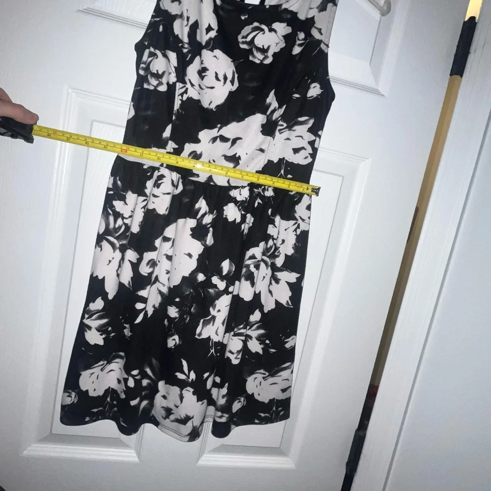 Forever 21 Black and White Floral Dress - Picture 7 of 8